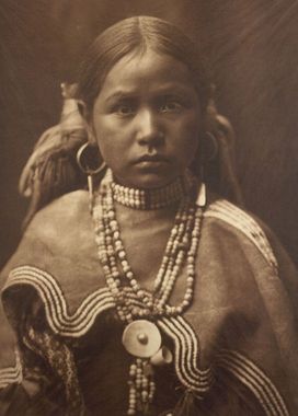 یک دختر اهل قبیله جیکاریلا (Jicarrilla) در سال 1910