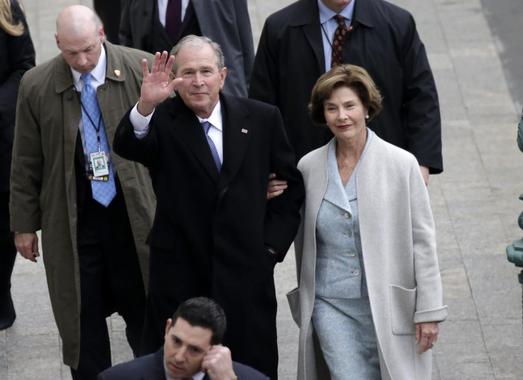 جورج دابلیو بوش و همسرش لورا بوش؛ عکاس: POOL New