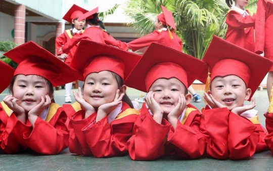 کودکان فارغ التحصیل مهد کودک تجربی در چین