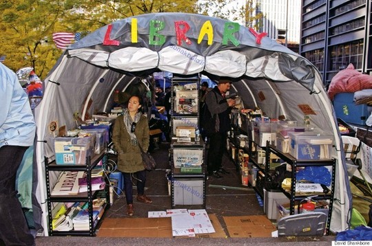 کتابخانه مردمی در جریان اعتراضات وال استریت، نیویورک