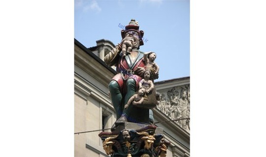 در شهر برن سوئيس مجسمه عجیبی وجود دارد. مجسمه مردی که نوزادان شیرخواره را می خورد. این مجسمه از ۵۰۰ سال پیش در این شهر قرار داده شده است و هیچ کس نمی داند چرا ؟!