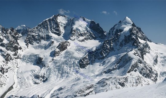سوئيس ۲۰۸ کوه با ارتفاع بالغ بر ۳۰۰۰ متر و ۲۴ کوه با ارتفاعی بالغ بر ۴۰۰۰ متر دارد.
