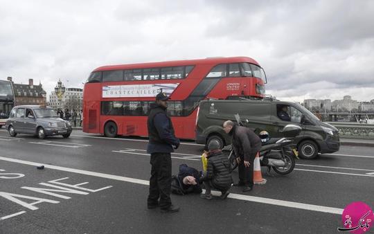 یک مرد زخمی پس از حادثه روی پل وستمینیستر بریج شهر لندن بریتانیا