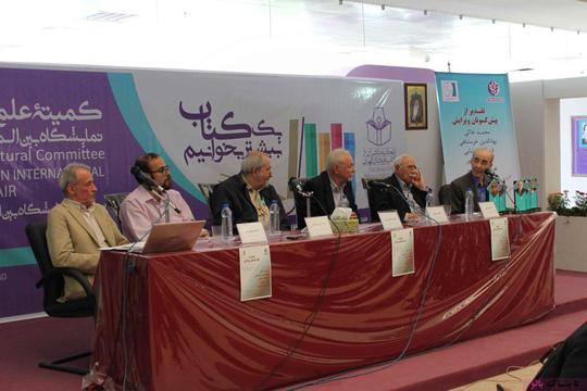 از راست: دکتر علی‌اشرف صادقی، دکتر فتح‌الله مجتبایی، محمد خاکی، دکتر هرمز همایون‌پور، عارف خرمشاهی، اصغر مهرپرور