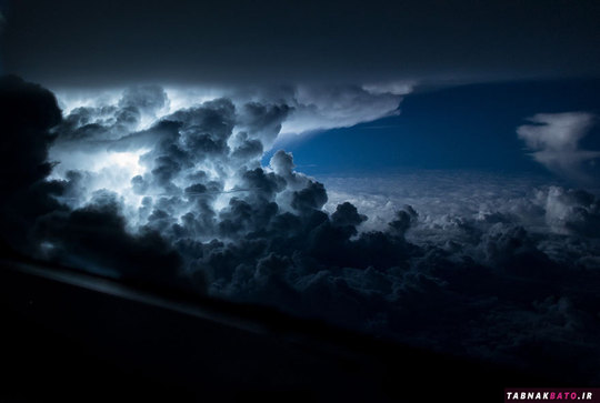 طوفان باشکوه و در حال پیشروی، اقیانوس اطلس‌، چند مایلی جنوب جامائیکا