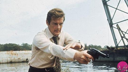 راجر مور در هفت فیلم مابین سالهای ۱۹۷۳ تا ۱۹۸۵ نقش مأمور مخفی جیمزباند را بازی کرد