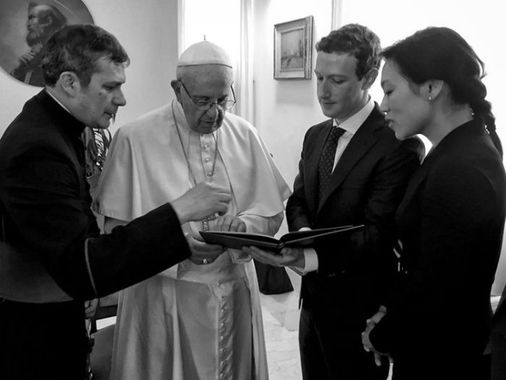 او با رهبران بزرگ دنیا از جمله پاپ واتیکان ملاقات داشته است