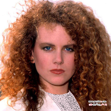 1989
این بازیگر معروف یک بار در مصاحبه با مجله People گفت: “من آن مدل مویی ندارم که بشود با
آن انواع استایل های مو را امتحان کرد”
