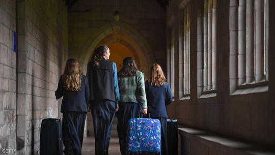 اسکاتلند، ورود دختران به خوابگاه دانشجویی