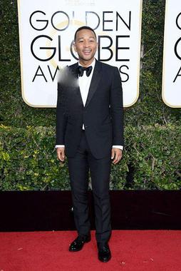 کت و شلوار جان لجند John Legend در گلدن گلوب 2017 Golden Globe