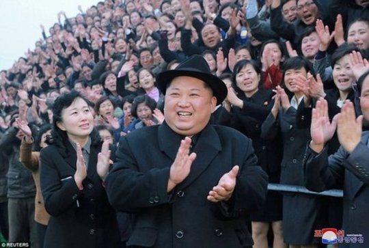 مردم کره شمالی کیم جونگ اون عکس کره شمالی زندگی در کره شمالی زن کره شمالی رهبر کره شمالی تحریم کره شمالی اخبار کره شمالی