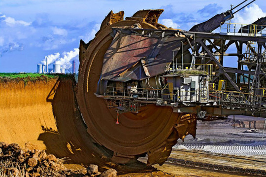 – بزرگ‌ترین مته حفاری دنیا، Bagger 288 نام دارد و در آلمان از آن برای استخراج زغال‌سنگ استفاده می‌شود.