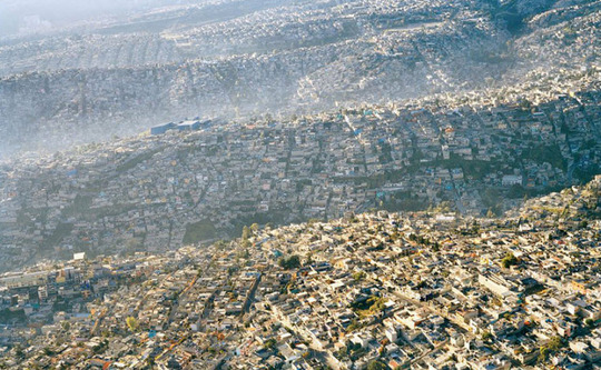 – موج انسانی: مکزیکوستی، شهری با ۲۰ میلیون جمعیت.