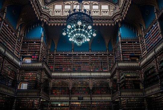 کتابخانه‌ی سلطنتی پرتغالی زبان‌ها (real gabinete portugues de leitura)، ریودوژانیرو، برزیل