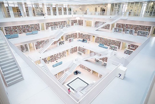 کتابخانه‌ی عمومی، اشتوتگارت، آلمان