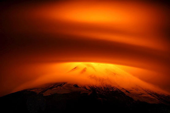 عکس: آتشفشان و ابر