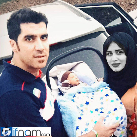 عکس: شهرام محمودی در کنار همسر و نوزادشان