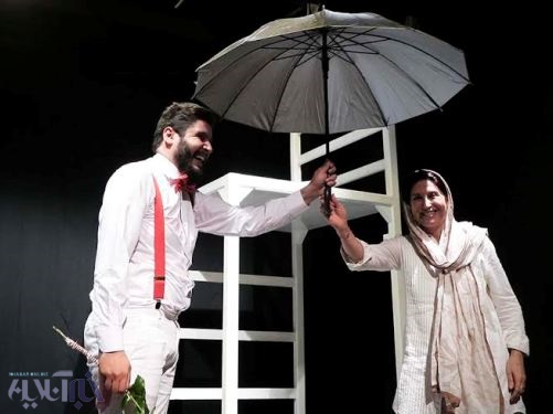 چتری که فاطمه معتمدآریا برای یک کارگردان جوان بازکرد