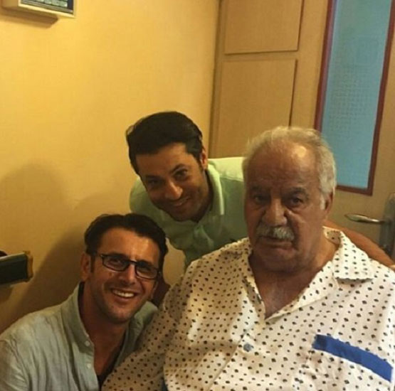 عکس: امین حیایی در کنار ناصر ملک‌مطیعی در بیمارستان