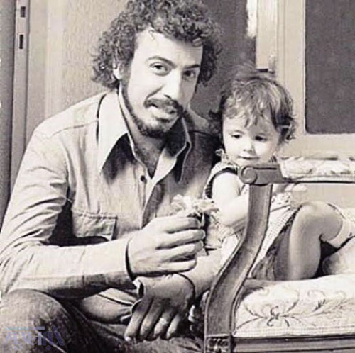 عکسی دیده نشده از کودکی لیلا حاتمی در کنار پدرش