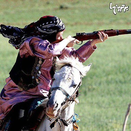 الهام چرخنده: لُر بختیاری وم، عصای مو تفنگه!+عکس