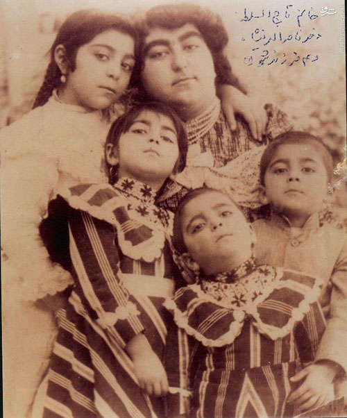 عکس: تاج السطنه دختر ناصرالدین شاه و 4 فرزندش