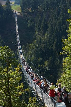 ترسناک ترین پل معلق در آلمان+عکس