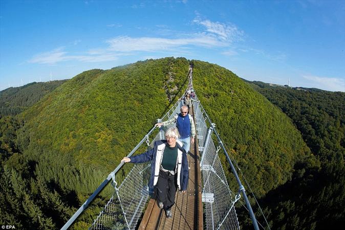 ترسناک ترین پل معلق در آلمان+عکس