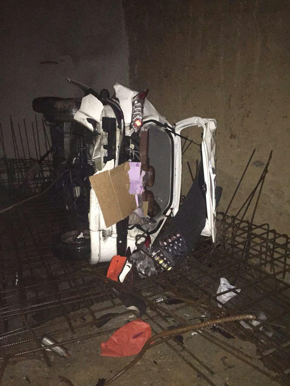 سقوط خودرو ۲۰۶ به گودالی ۱۲ متری در ولنجک +عکس