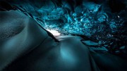 مستندی از غارهای یخی انتزاعی در ایسلند