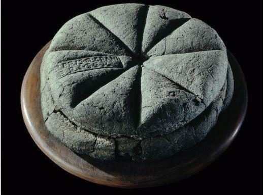 کشف یک قرص نان ۲۰۰۰ ساله در ایتالیا +عکس