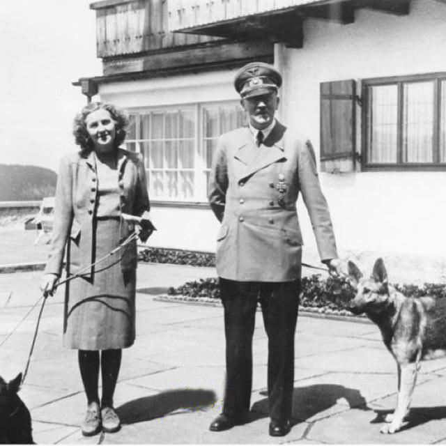 دیکتاتور معروف درکنار همسرش +عکس