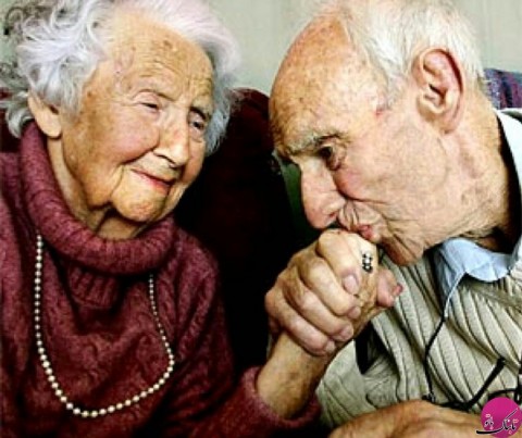 مهربانی جالب پیرمرد با همسرش در بیمارستان