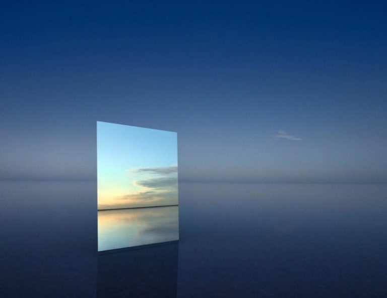 این عکاس یک آینه بزرگ را در یک صحرای نمک قرار داد، نتیجه‌اش این عکس‌های زیبا بود