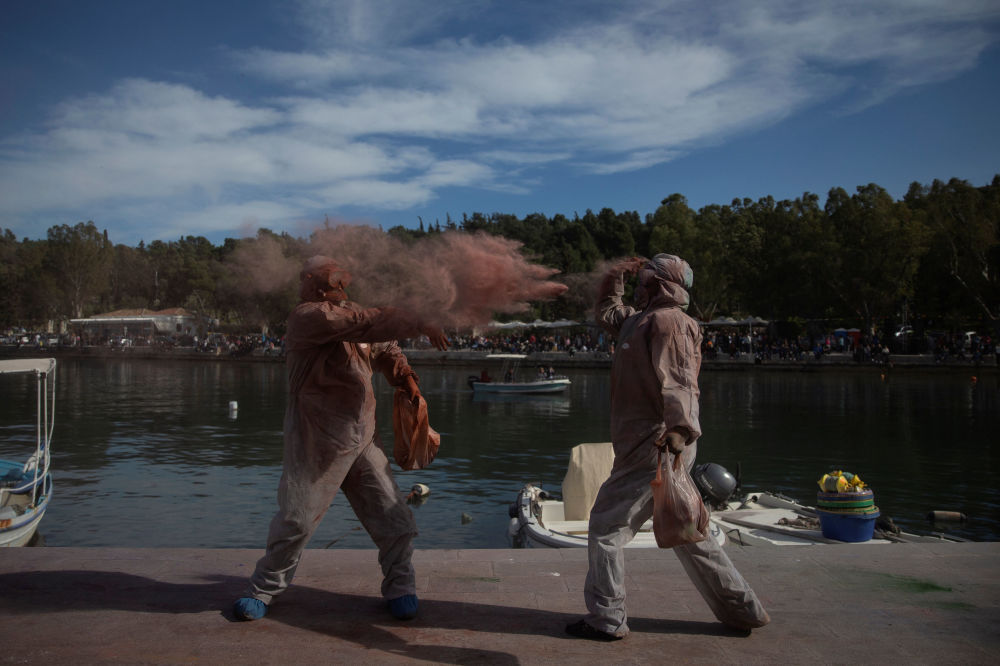 شرکت کنندگان جشن سنتی «نبرد آردی» در یونان