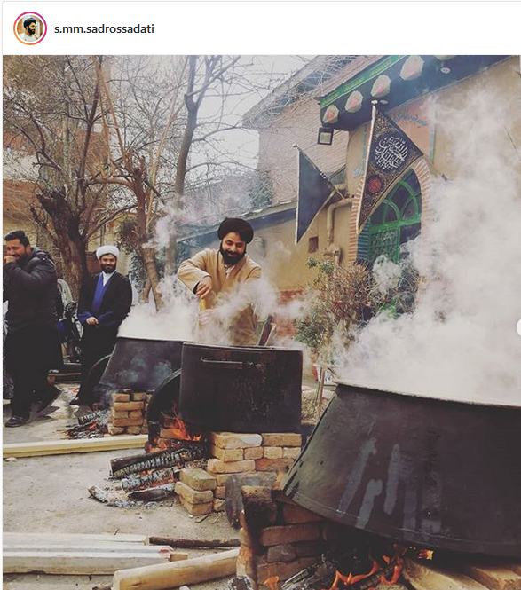 روحانی معروف اینستاگرامی در حال پختن آش+عکس