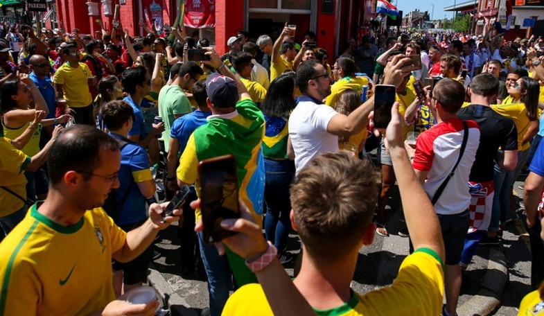 حضور فوتبالی هواداران برزیلی در روسیه +عکس