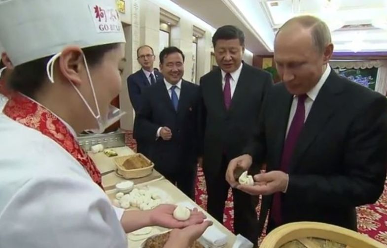 آشپزی پوتین در چین سوژه رسانه‌ها شد +تصاویر