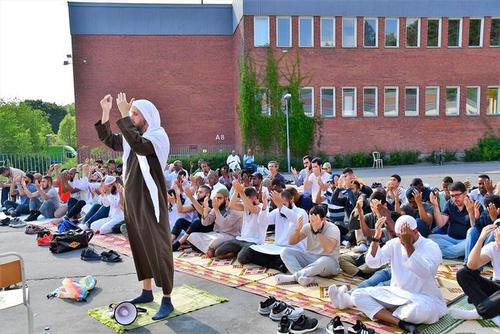 برگزاری نماز باران در استکهلم سوئد + عکس