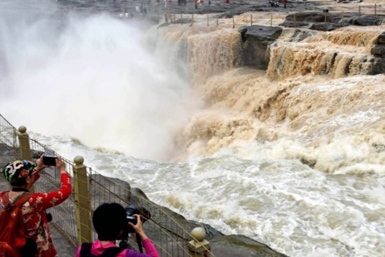 بزرگ‌ترین آبشار زرد جهان +تصاویر