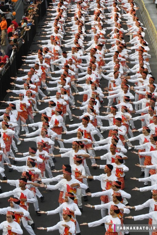 رقص رئیس جمهور اندونزی وسط خیابان+ عکس