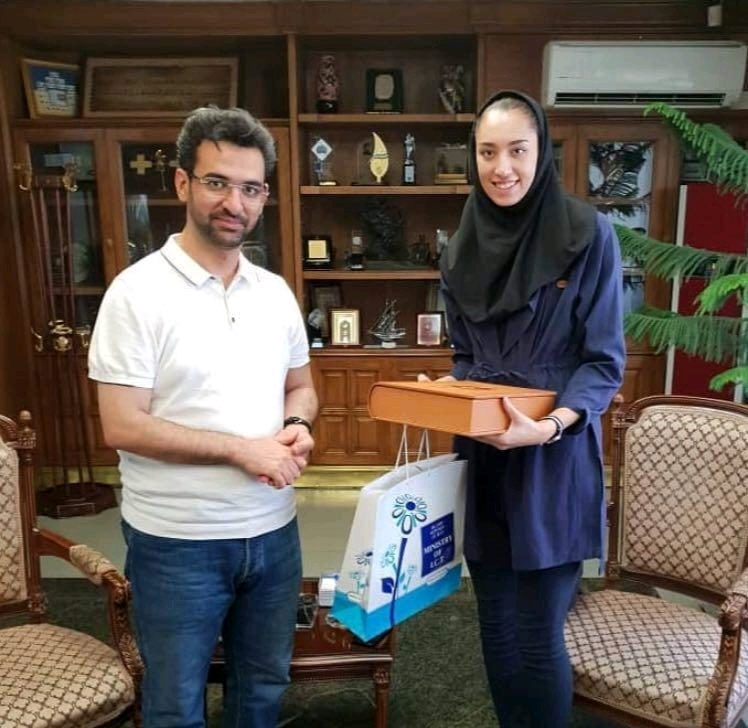لباس های وزیر ارتباطات در مراسم دلجویی از کیمیا علیزاده جنجالی شد