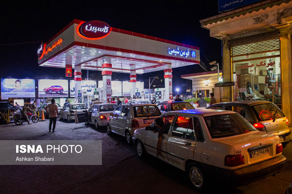 صف طولانی بنزین بعد از شایعه قحطی در گیلان +عکس