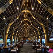 طراحی خلاقانه‌ی یک رستوران با چوب بامبو