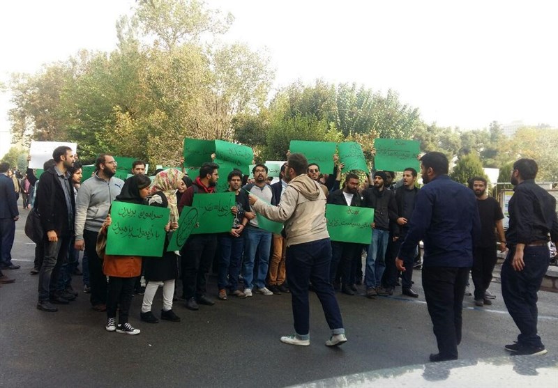 تجمع دانشجویان حامی روحانی علیه روحانی در دانشگاه تهران +تصاویر