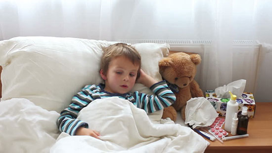 ۱۵ درمان خانگی برای سرفه بچه‌ها