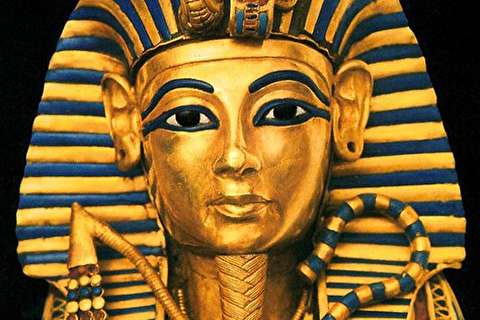 مجسمه‌ای عجیب از فرعون