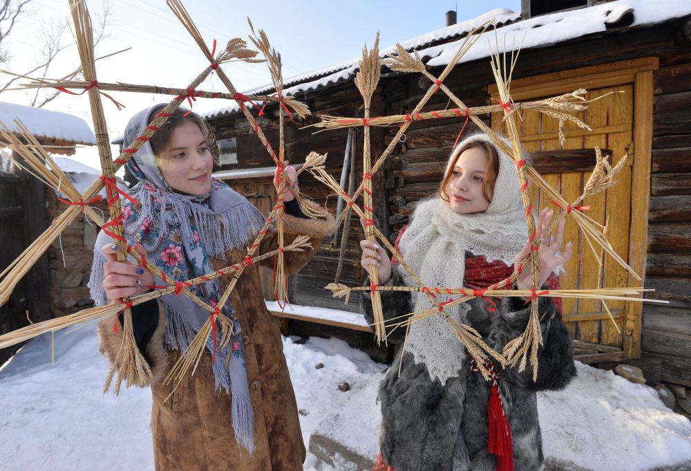 زمستان و کریسمس زیبا در روستای قزاق چرنورشیه روسیه