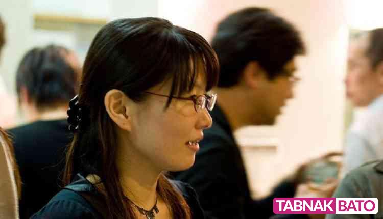 ممنوعیت عینک زدن زنان در شرکت‌های ژاپنی!
