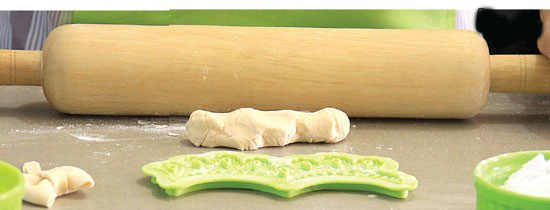 آموزش مرحله به مرحله تزیین کیک با خمیر فوندانت